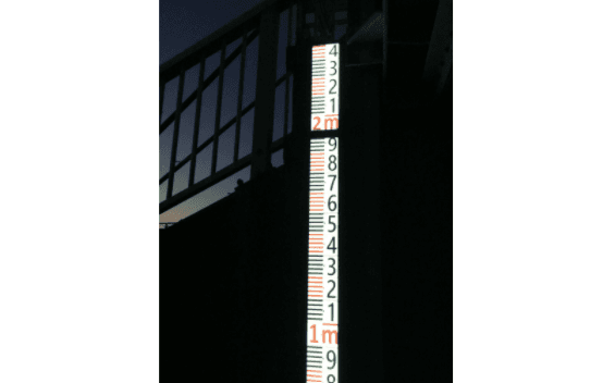 ソーラー発電式EL電光水位指示標