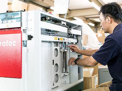 レーザー加工機