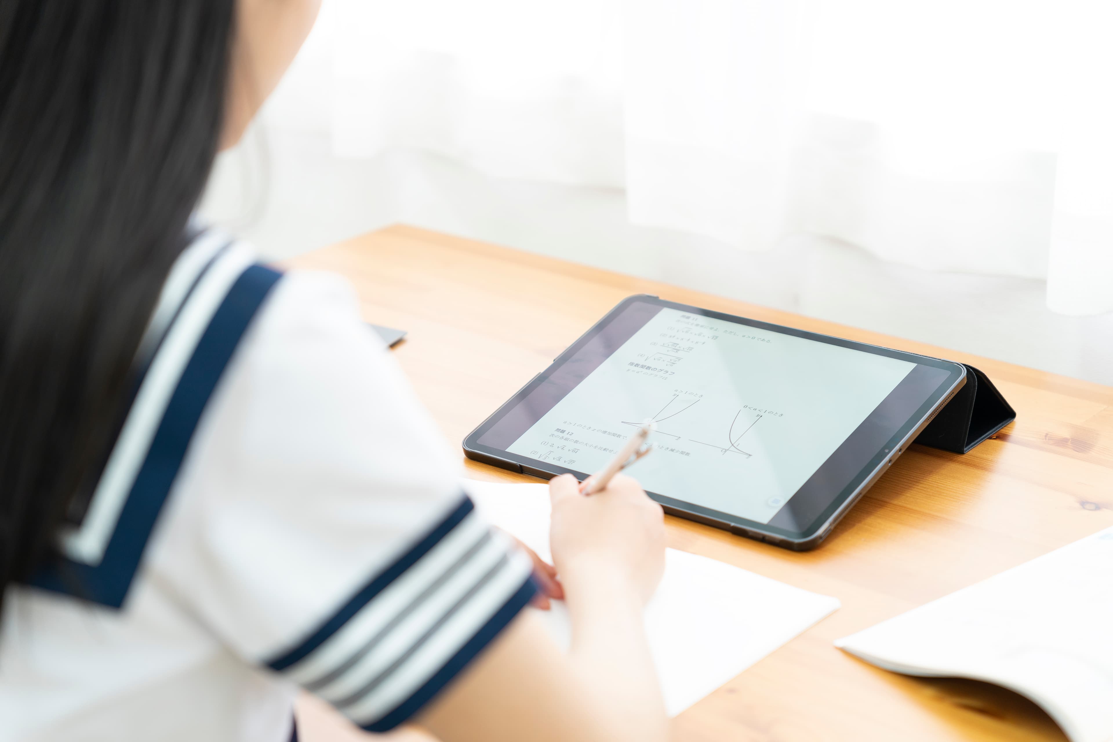 【高等学校向け】AI搭載 7教科ICT教材「tokuMo（トクモ）」