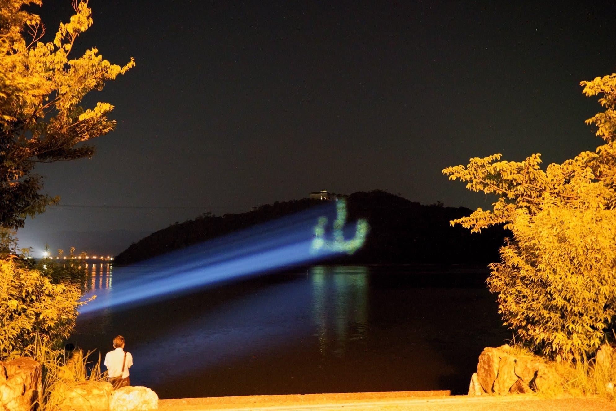 光文字から伝わる想い「メッセージ・ライトアップ」