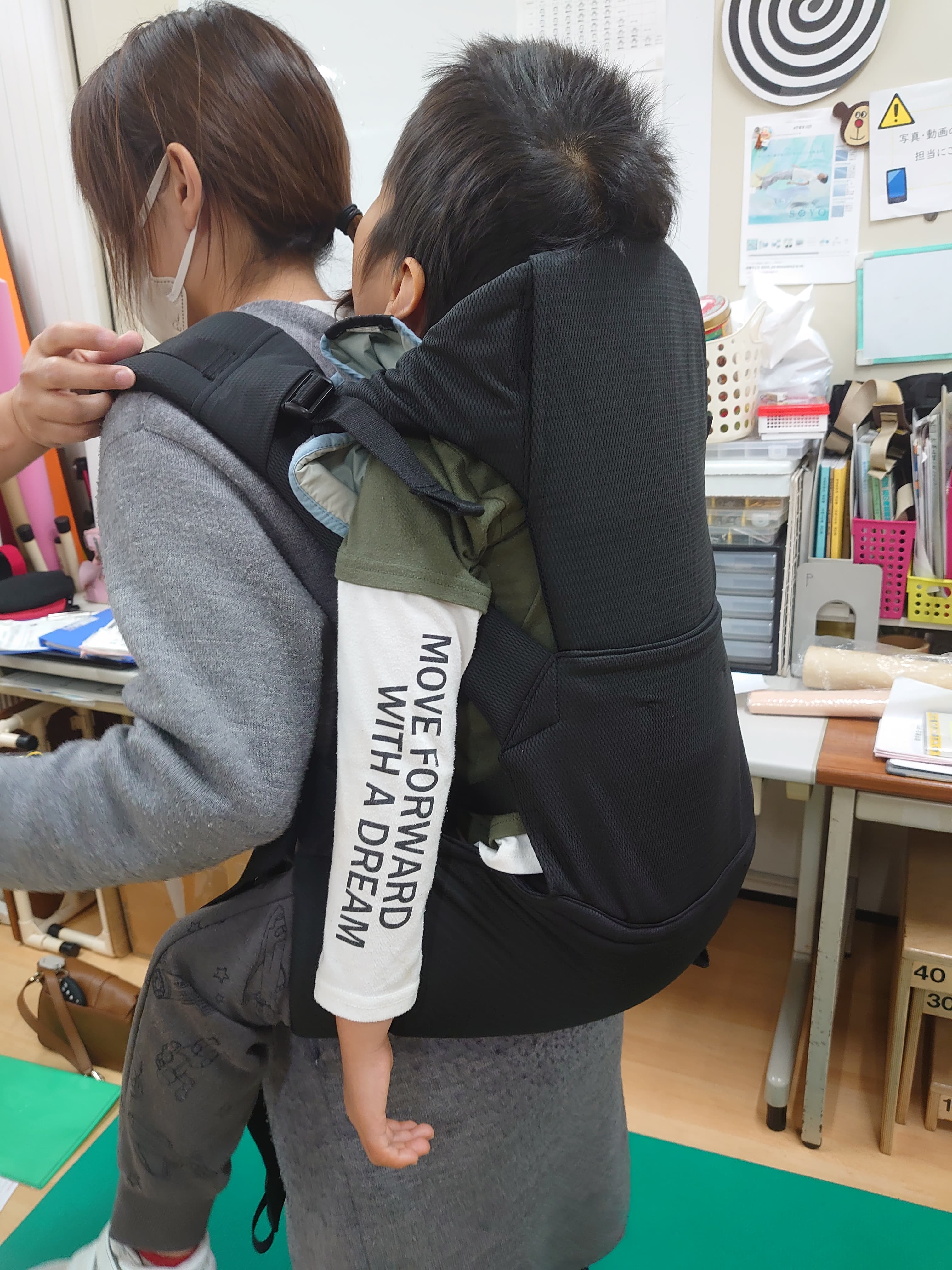 【自治体子ども福祉課・公立保育園・療育センター実績あり】日常だけでなく避難時にも！！介護用抱っこひも「ショルラク」