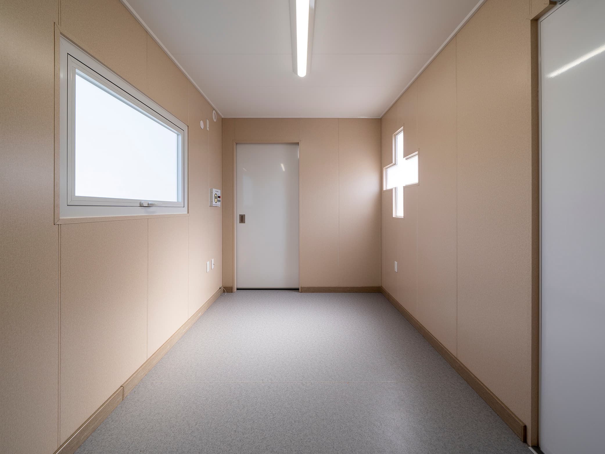 感染症対策の仮設発熱トリアージ外来・仮設検査室に 【モバイルクリニック】